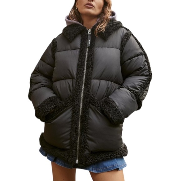 Urban Outfitters Borg Trim Puffer Jacket in Black Size Small - Picture 1 of 11
